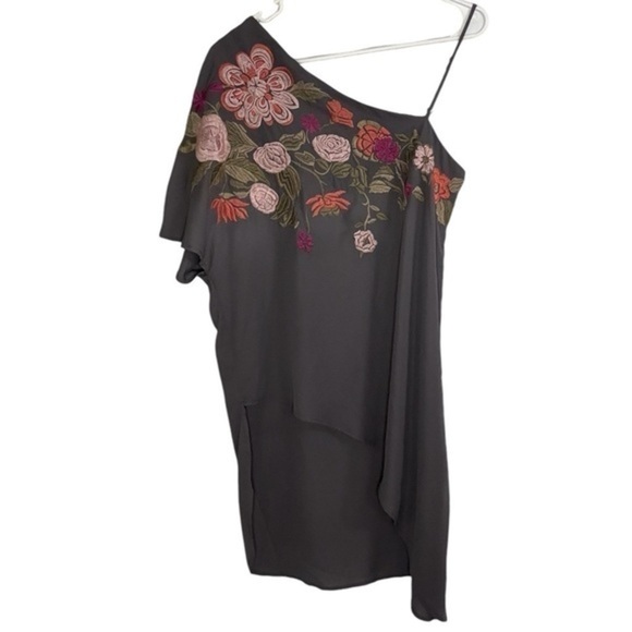 Gimmicks Floral Embroidery Asymmetrical Blouse NWT Flowy - Picture 1 of 5